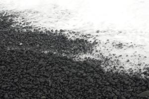 Hard pebble sands of Black Sand Beach